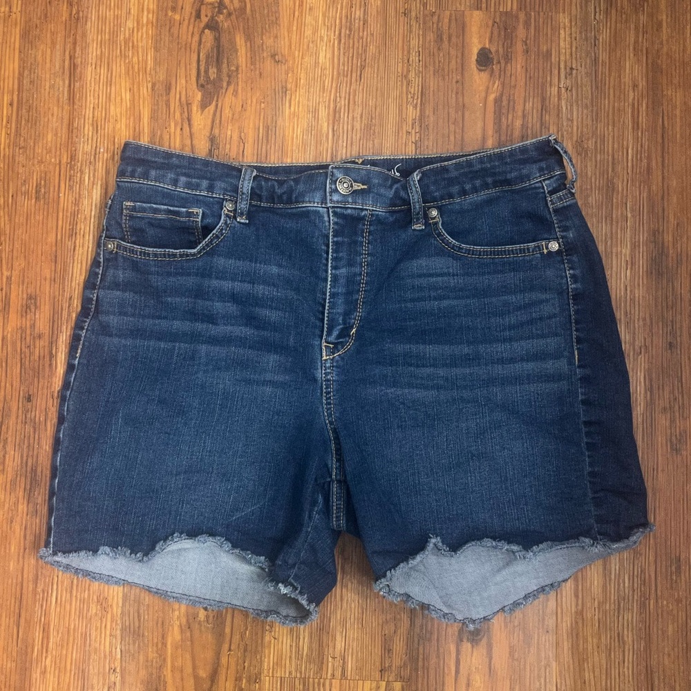 All-Around Slimming Effect Denim Shorts